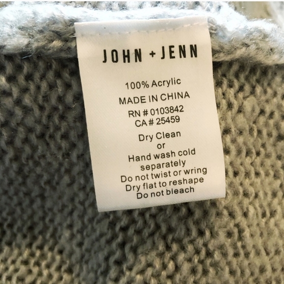 John & Jenn crop turtleneck knit sweater - Picture 3 of 3